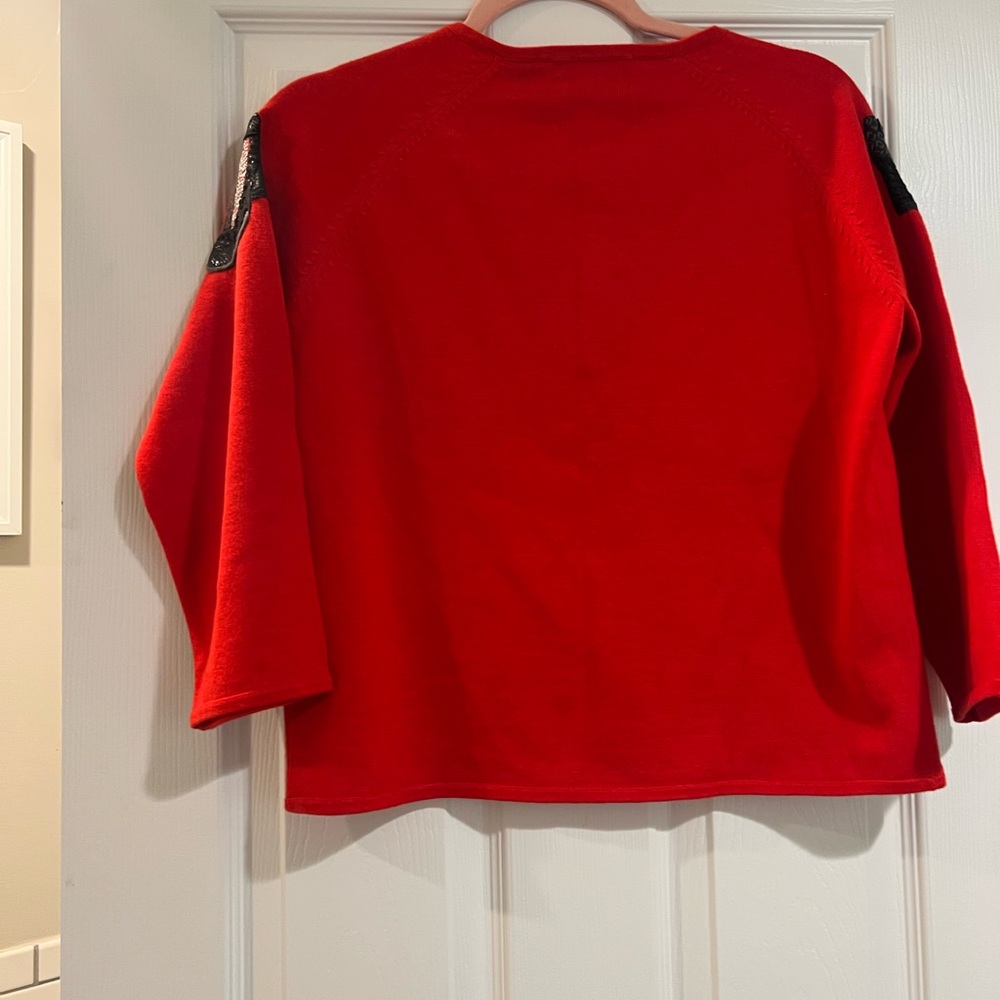Michael Simon Vibrant Red Knit with Appliqué - Picture 8 of 9